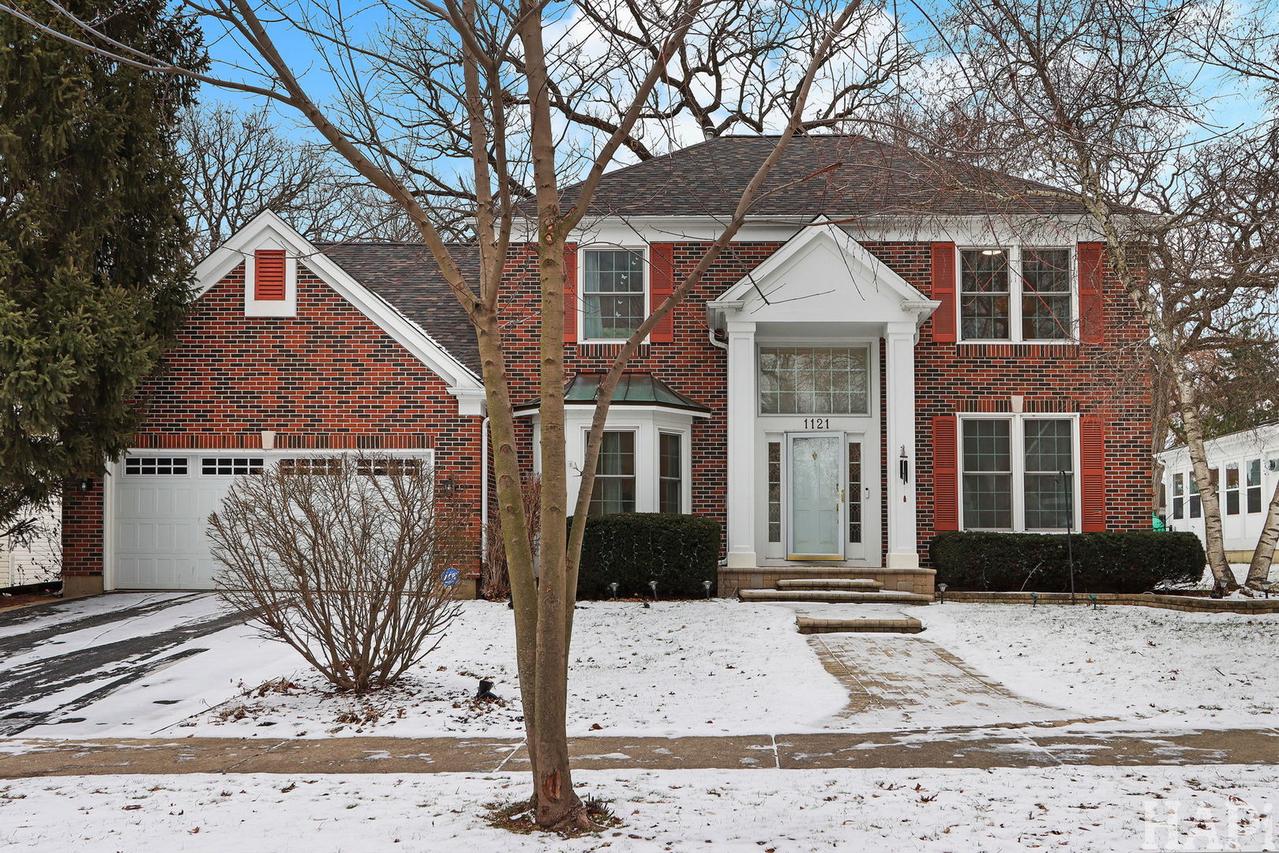 1121 Williamsburg Cir., Grayslake, IL 60030