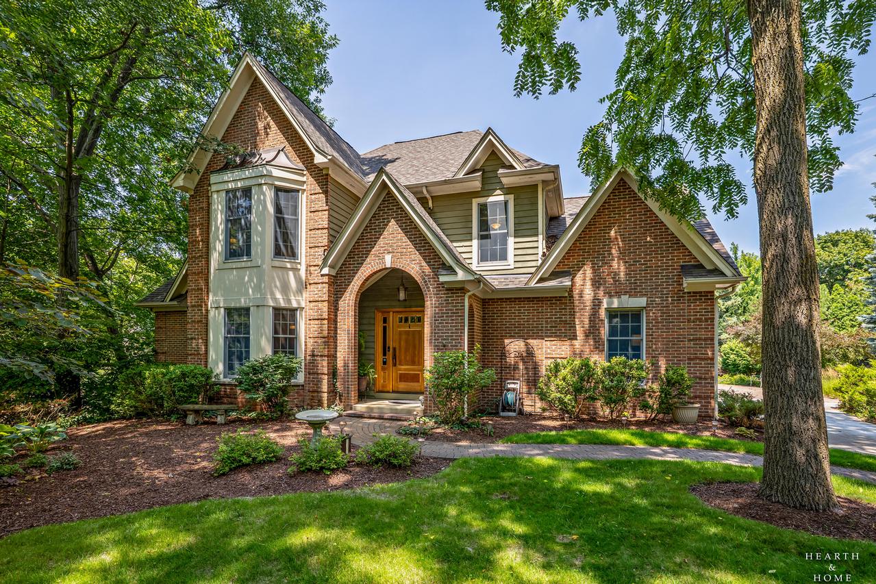 36W628 Oak Hill Dr., Dundee, IL 60118