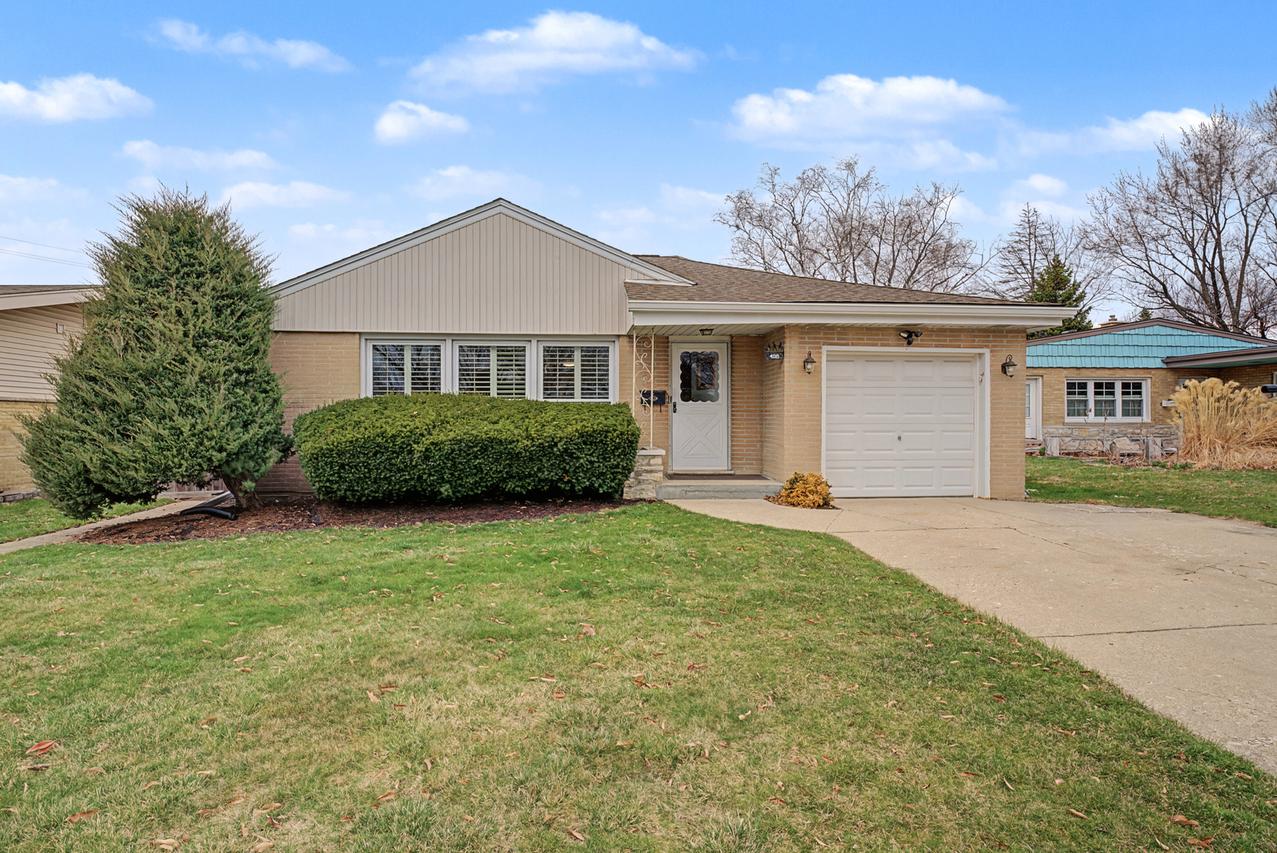 408 S Albert St., Mount Prospect, IL 60056