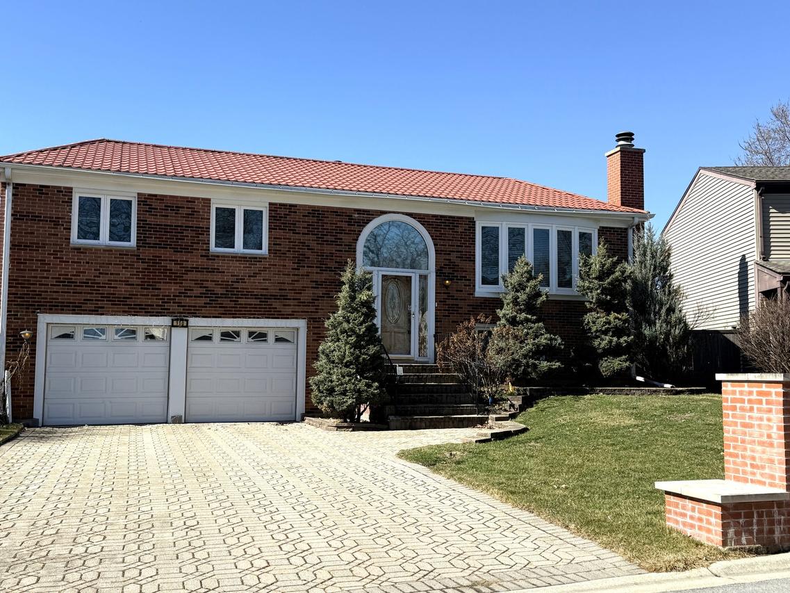 110 Andover Dr., Roselle, IL 60172