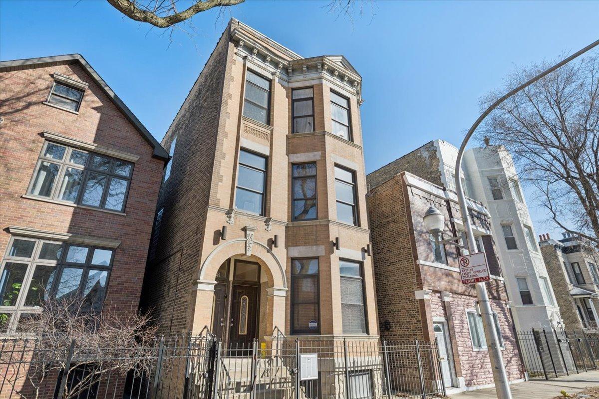 1129 N Mozart Ave. #1, Chicago, IL 60622