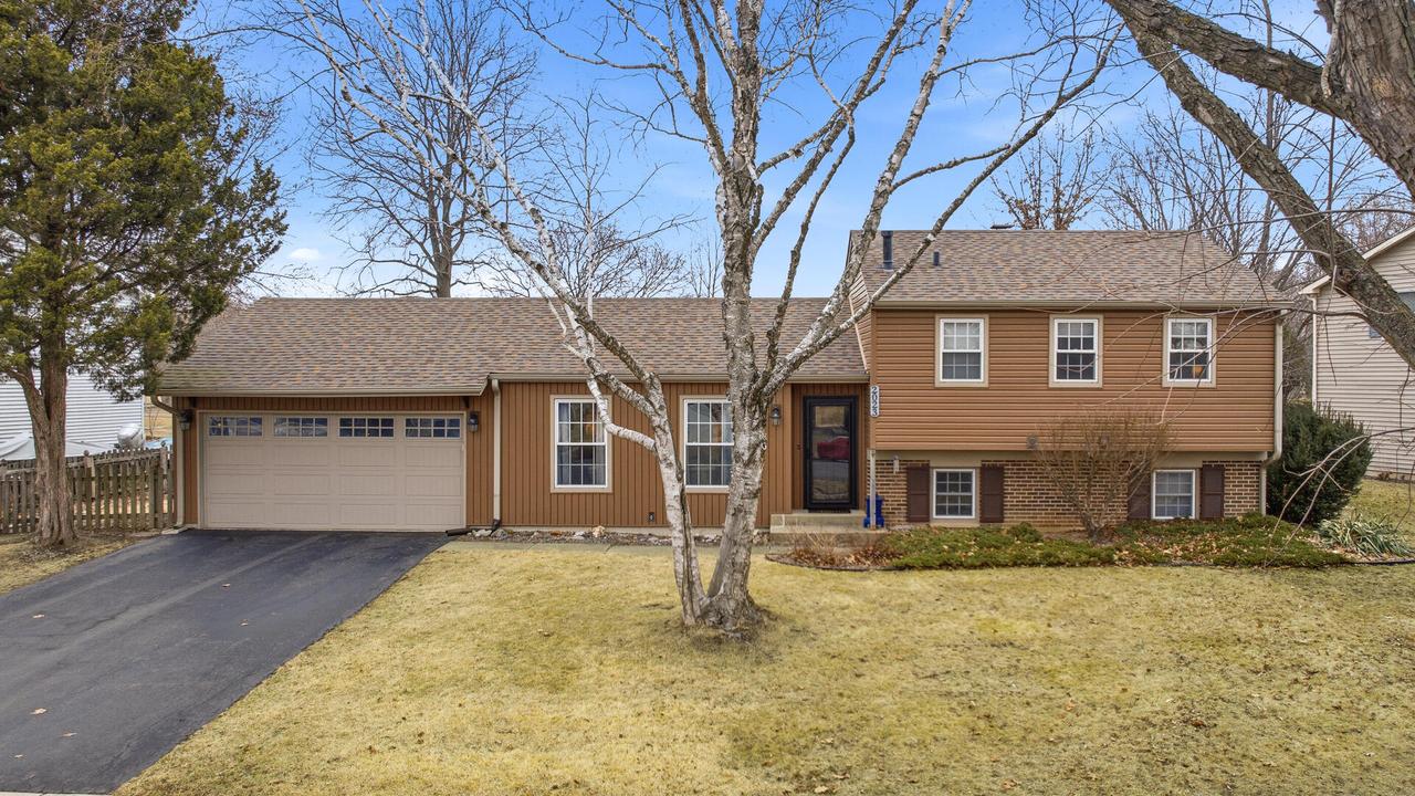 2023 Springside Dr., Naperville, IL 60565