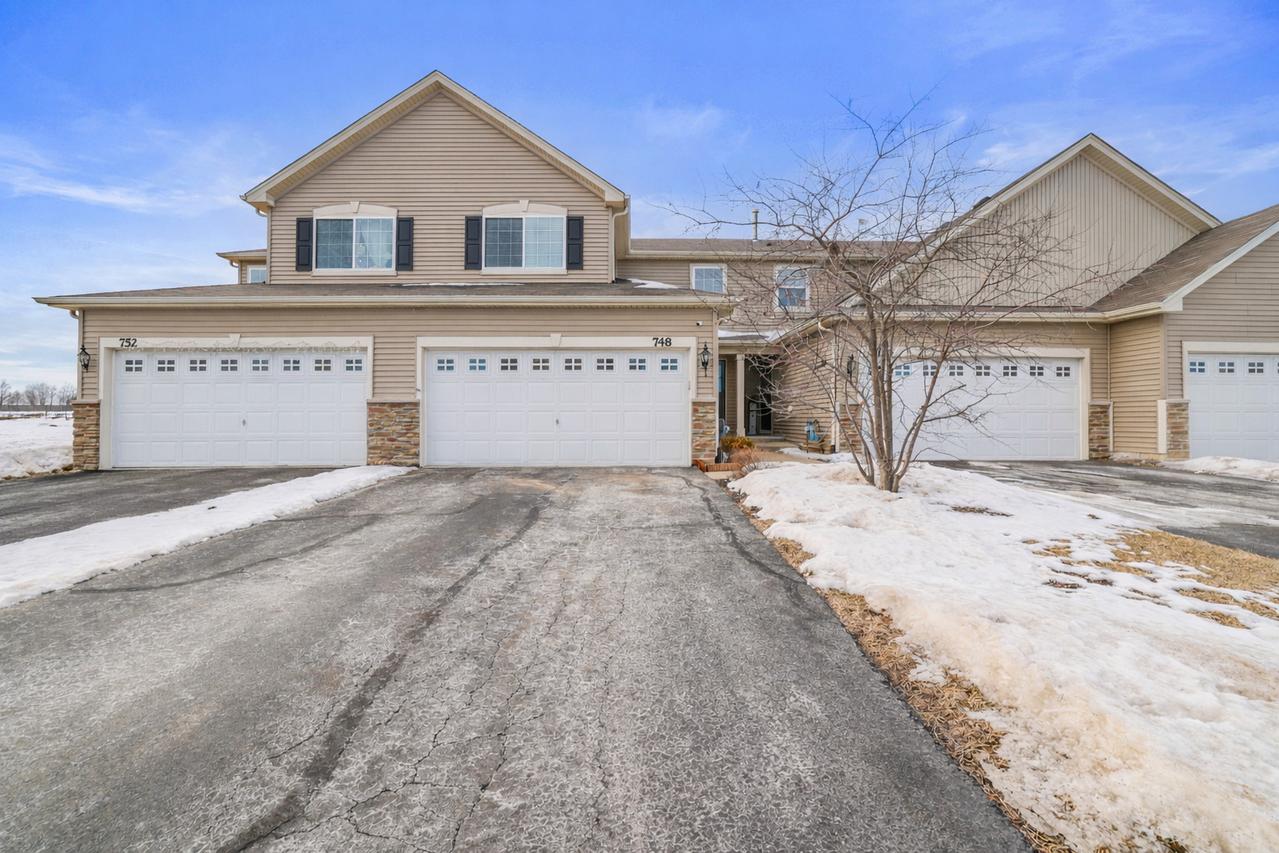 748 Florence St., Hampshire, IL 60140