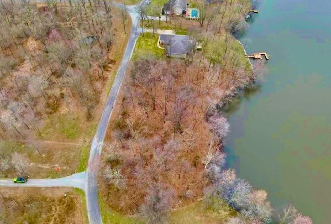 #16 Moses Manor Dr., Benton, IL 62812