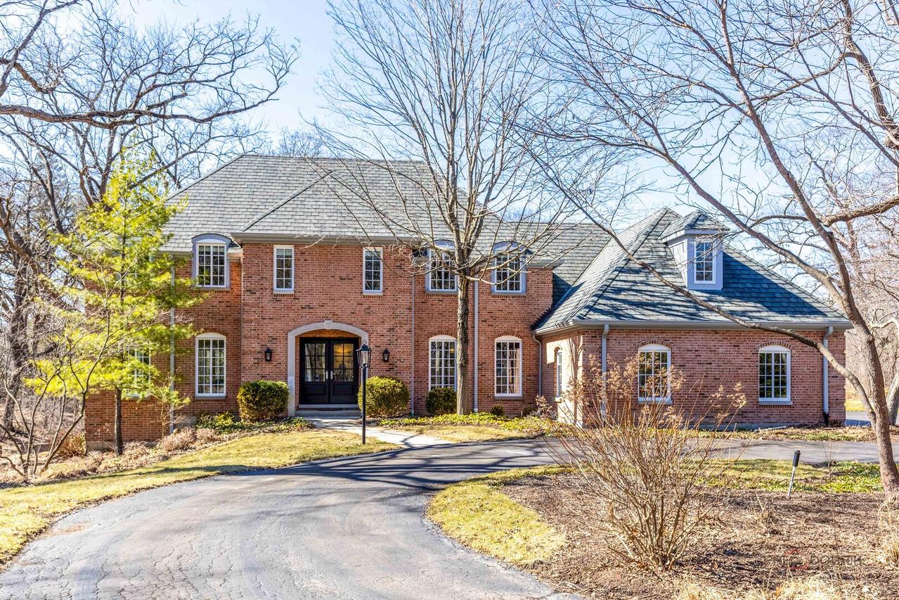 609 Old Hickory Ln., Libertyville, IL 60048