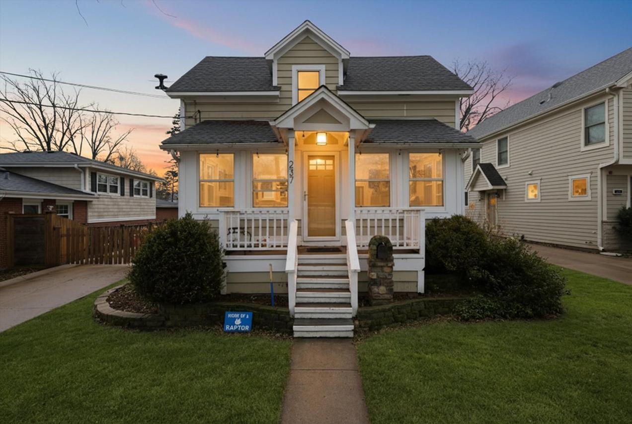 237 W Austin Ave., Libertyville, IL 60048