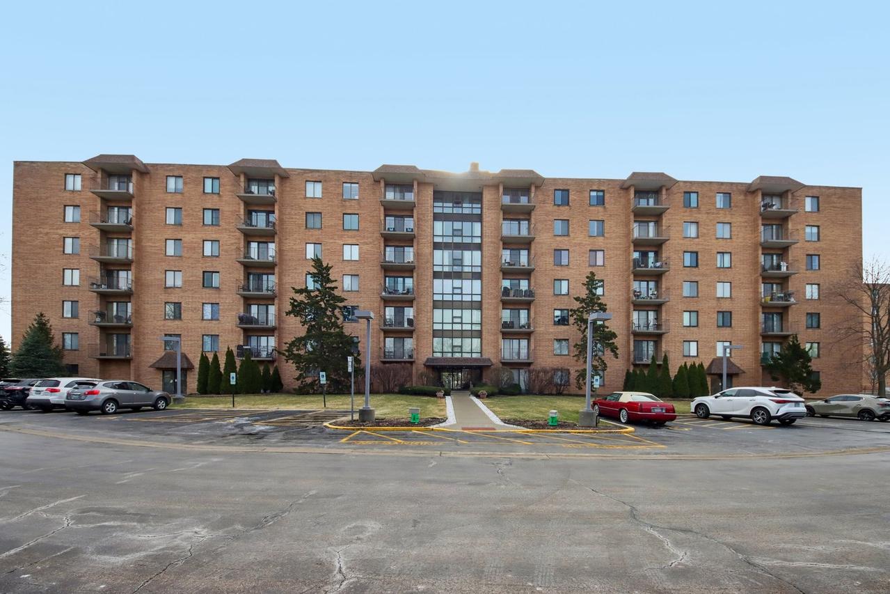 1727 W Crystal Ln. #311, Mount Prospect, IL 60056