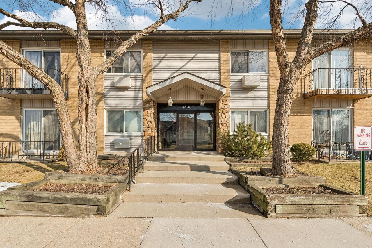 8828 N Leslie Ln. #104D, Des Plaines, IL 60016