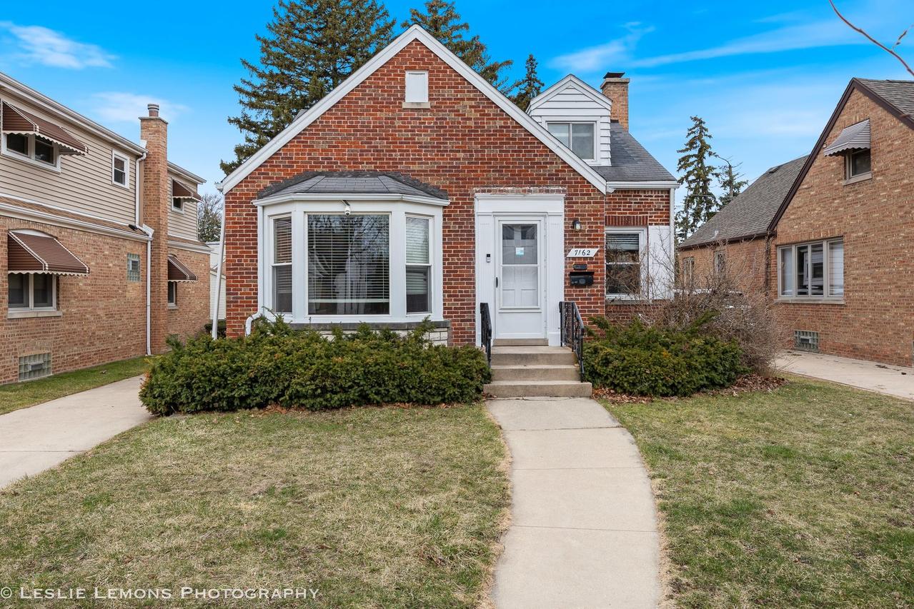 7162 N Moody Ave., Chicago, IL 60646