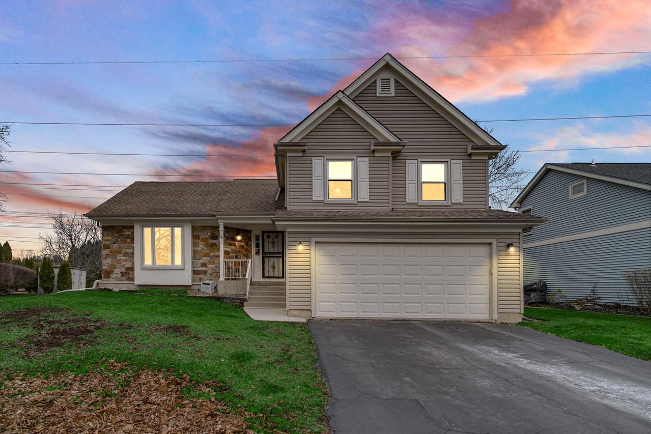 90 Copperwood Dr., Buffalo Grove, IL 60089