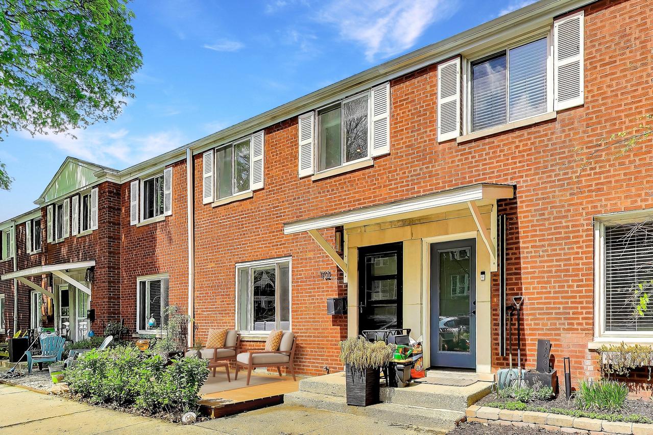 1702 W Belle Plaine Ave., Chicago, IL 60613