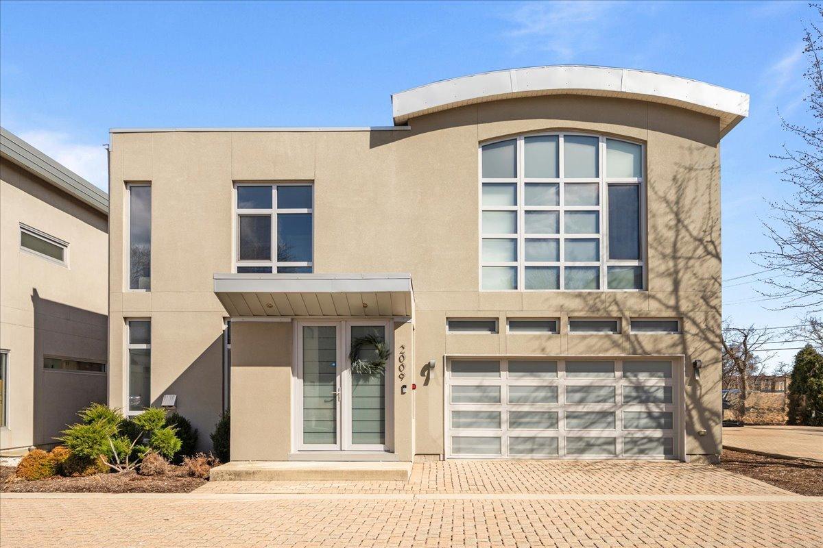 2009 Skyelar Ct., Highland Park, IL 60035