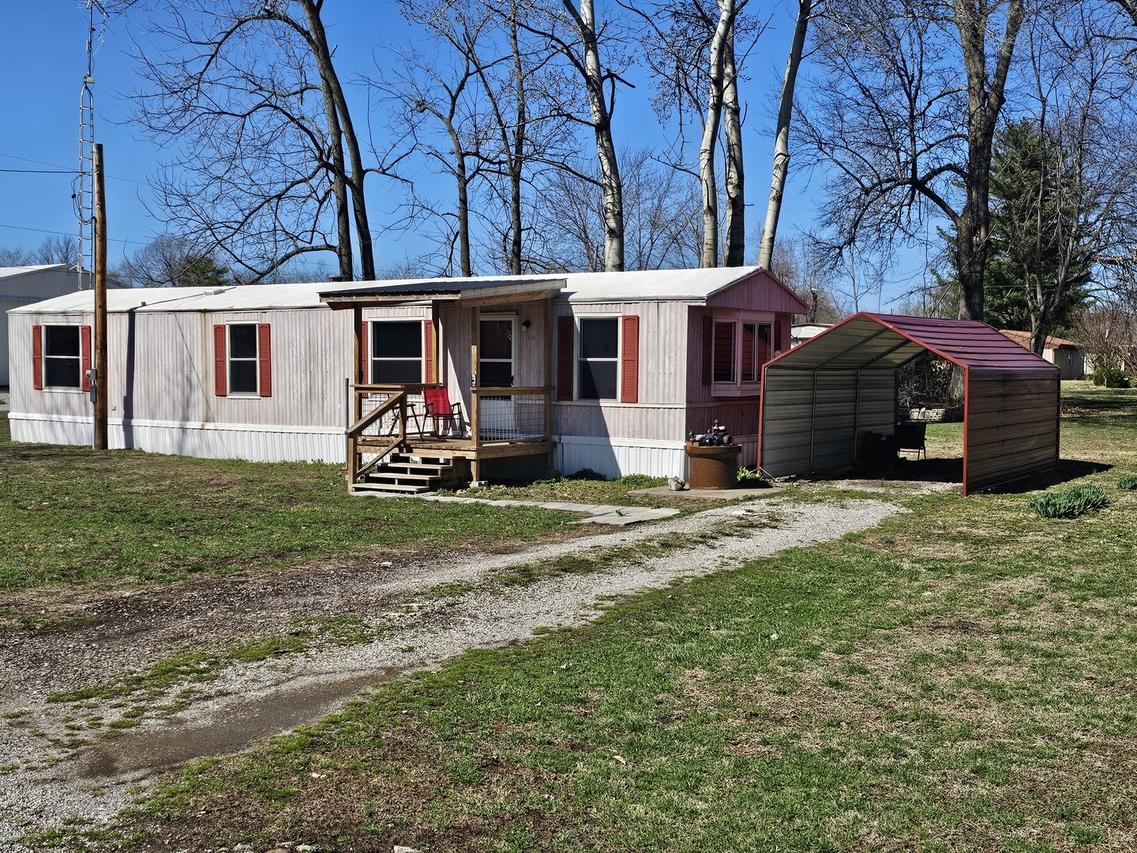 190 W Fifth St., Bonnie, IL 62816