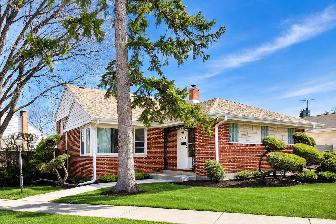 5237 Conrad St., Skokie, IL 60077