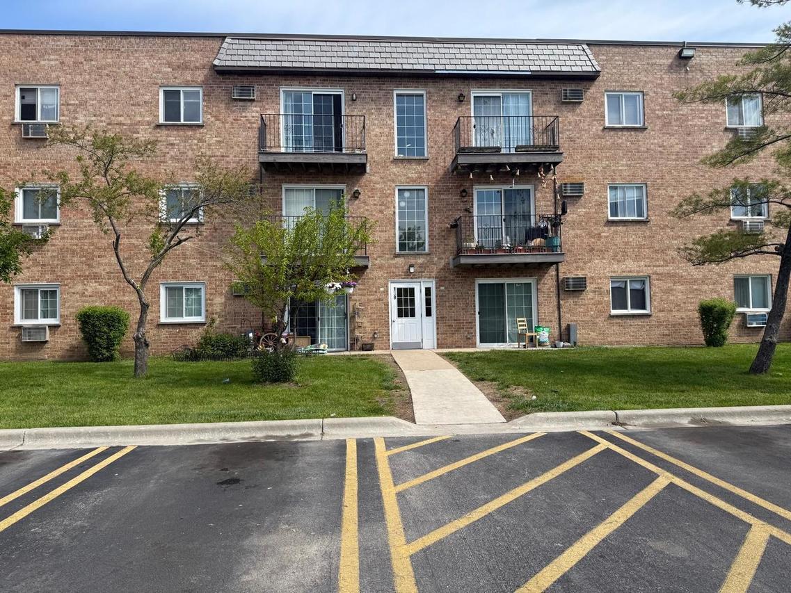 139 W Elk Tr. #239, Carol Stream, IL 60188