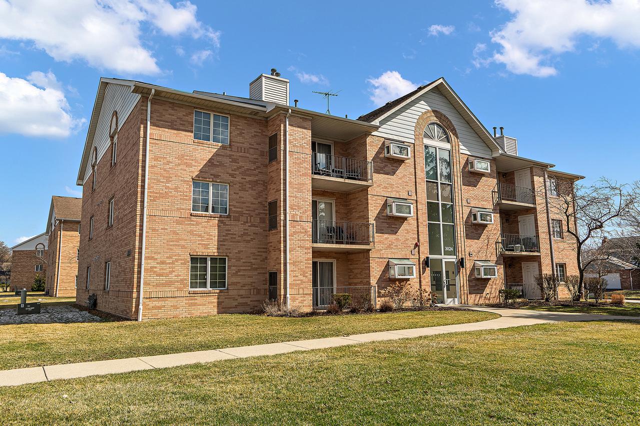 3024 Matthew Ln. #C-2, Homewood, IL 60430