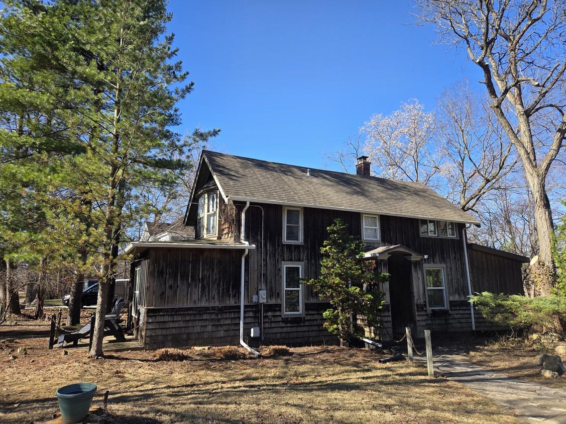 900 Ridgewood Rd., Rockford, IL 61107