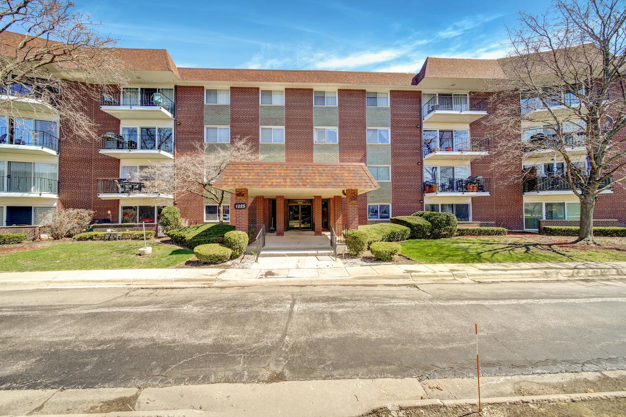1025 S Fernandez Ave. #4M, Arlington Heights, IL 60005