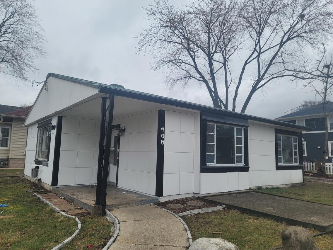 700 George Ave., Aurora, IL 60505