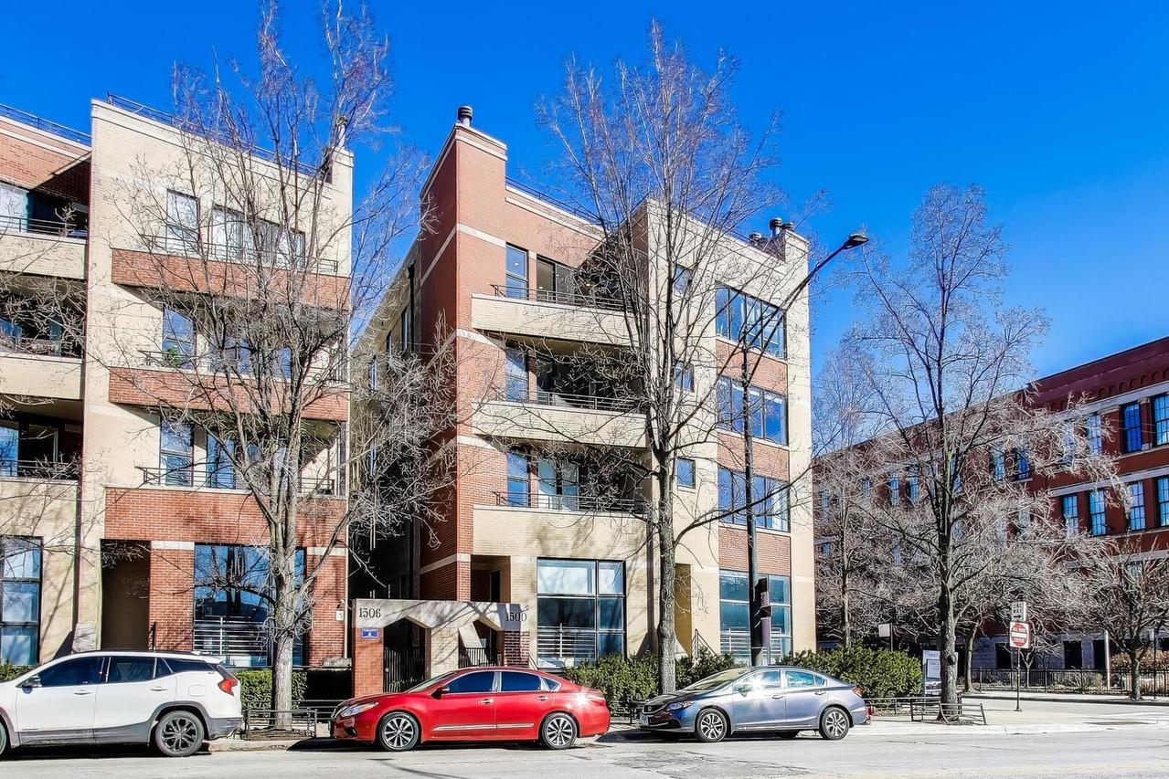 1500 W Grand Ave. #4W, Chicago, IL 60642