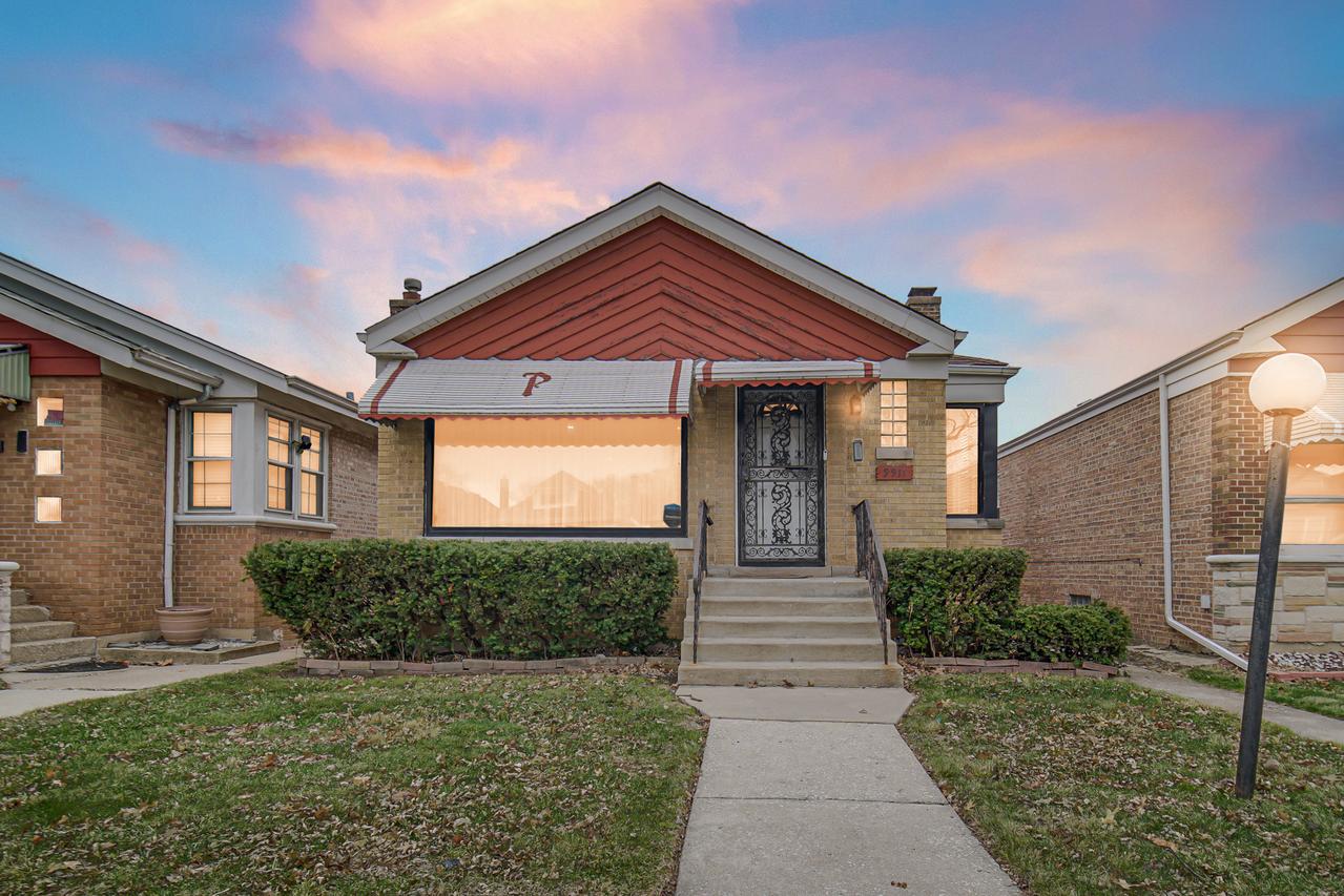 9911 S Peoria Ave., Chicago, IL 60643
