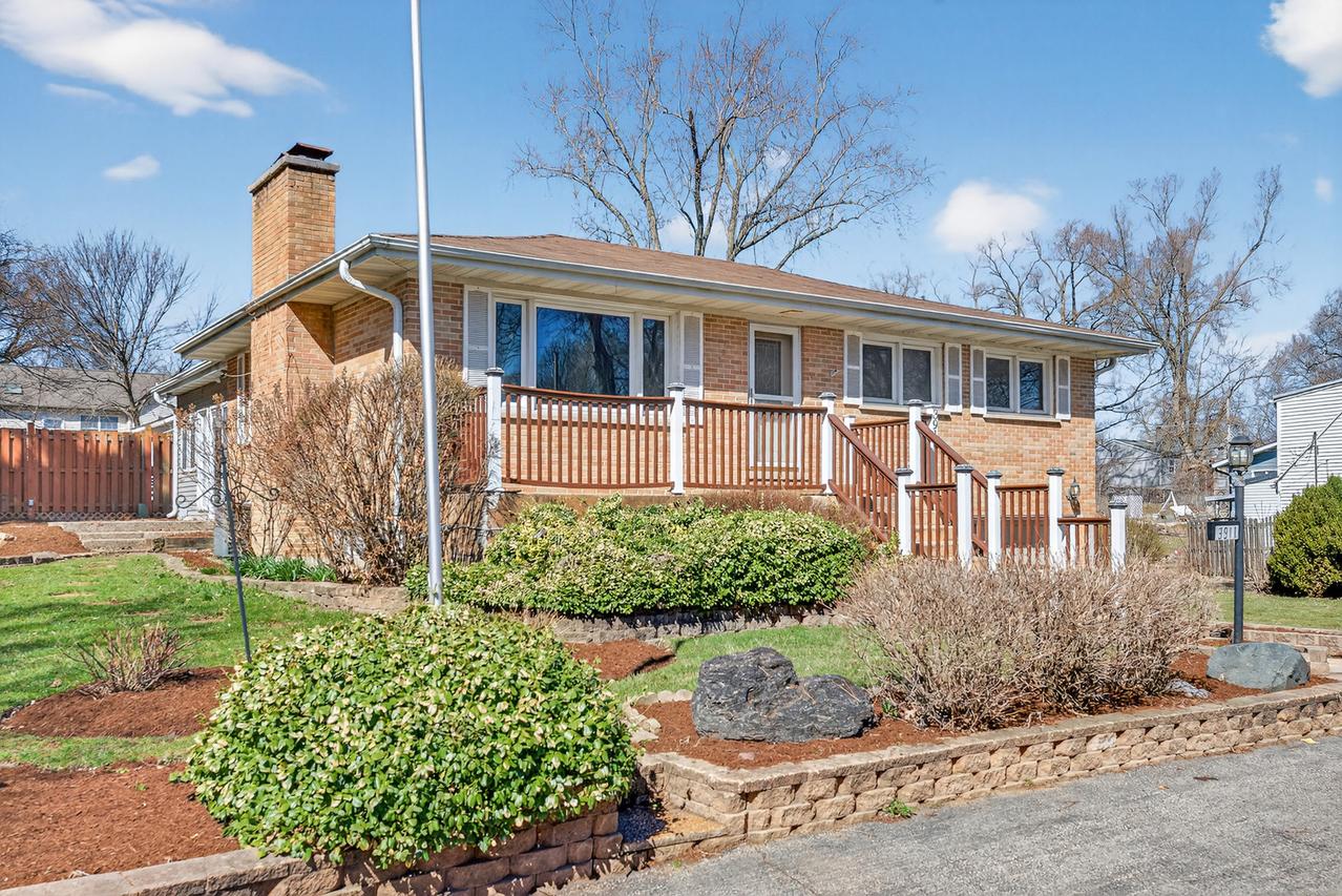 3911 Eastway Dr., Island Lake, IL 60042