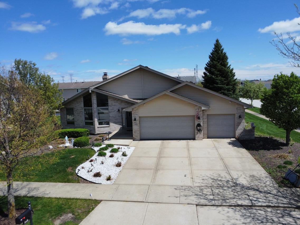 19839 Silverside Dr., Tinley Park, IL 60487