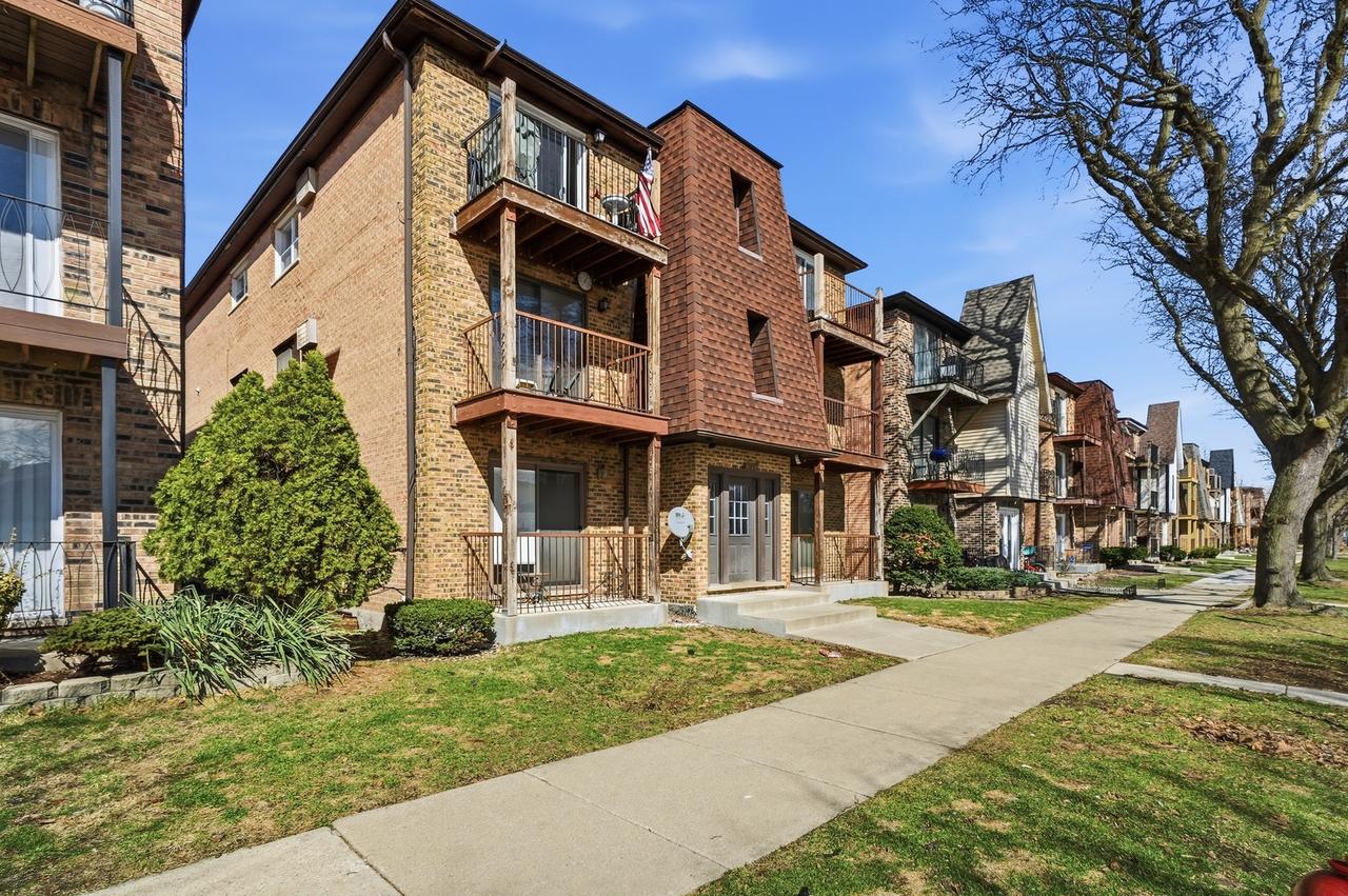 6728 W 64th Pl. #2A, Chicago, IL 60638