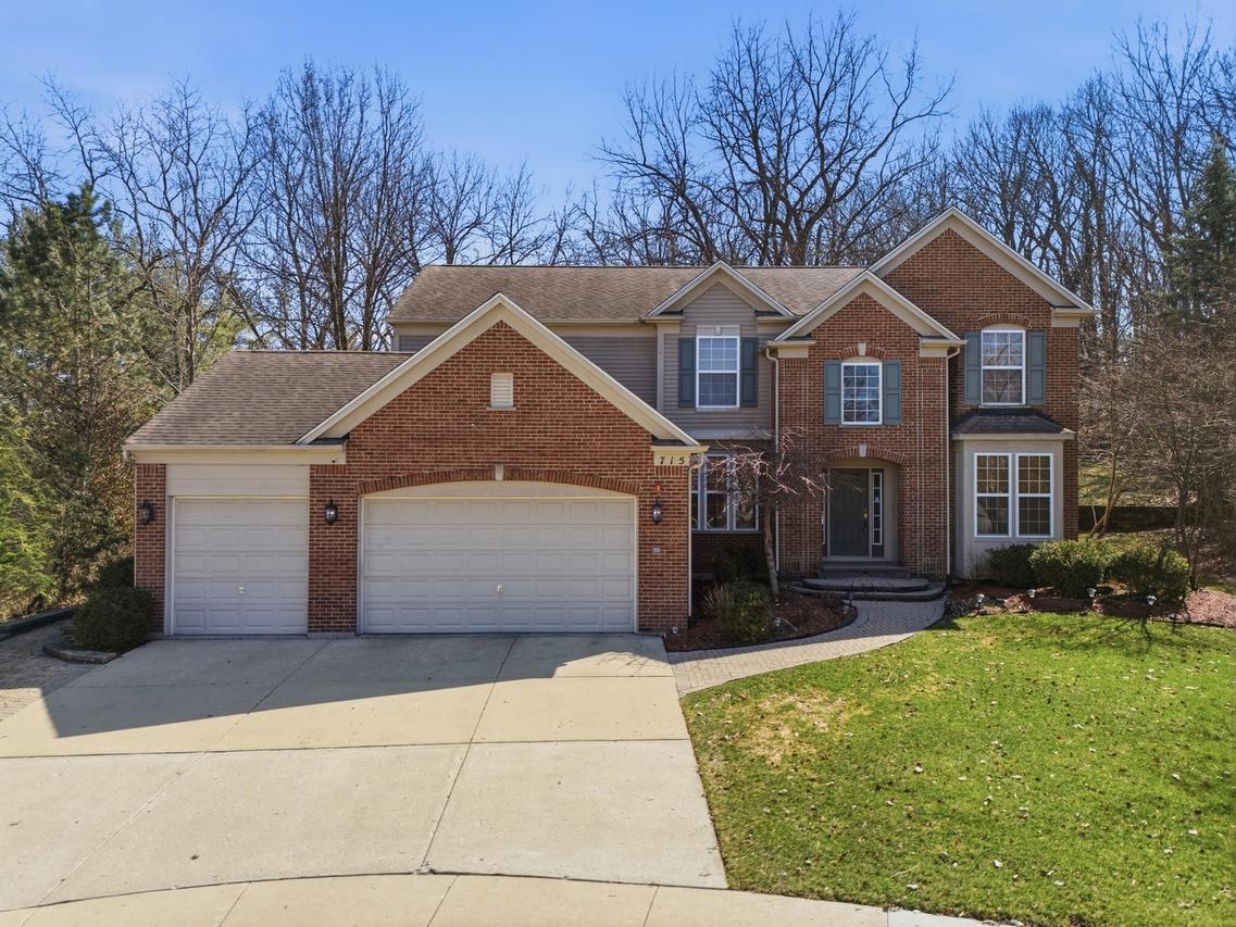 715 Blue Ridge Dr., Streamwood, IL 60107