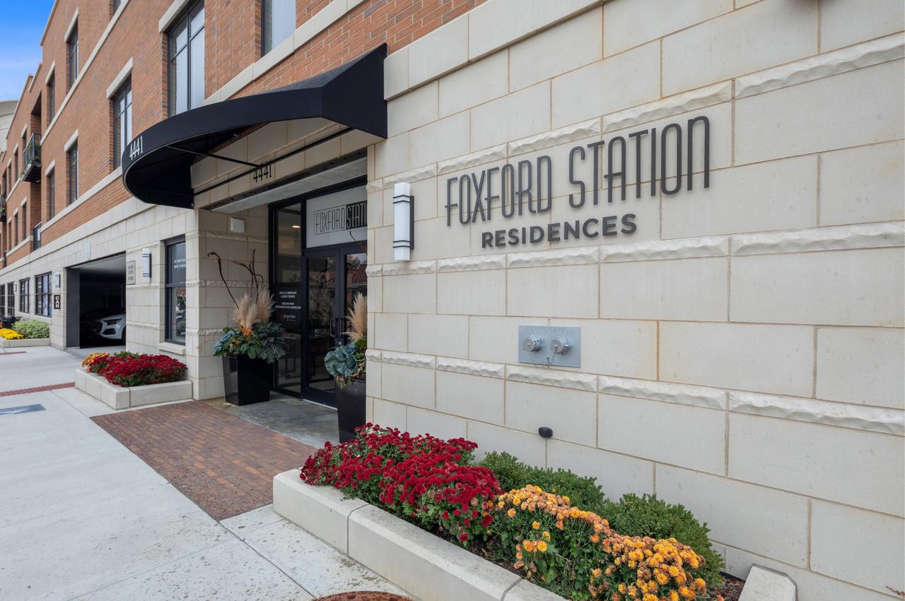 4441 Wolf Rd. #206, Western Springs, IL 60558