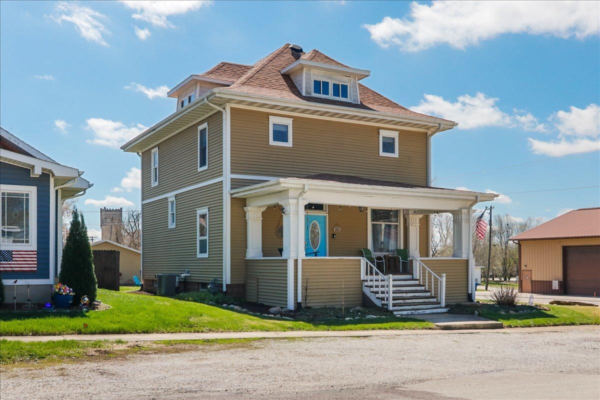 302 E Main St., Colfax, IL 61728