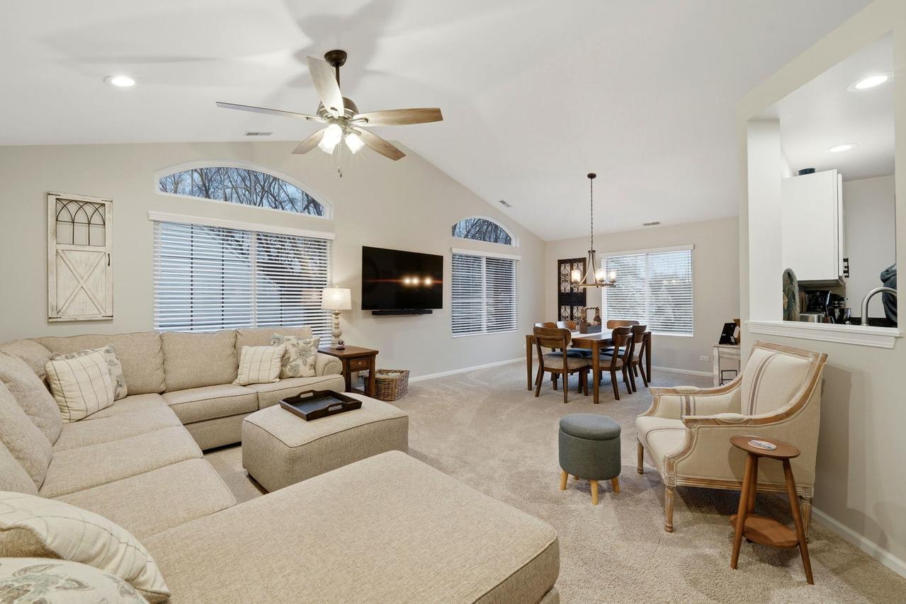 1824 Maplewood Ct., Grayslake, IL 60030