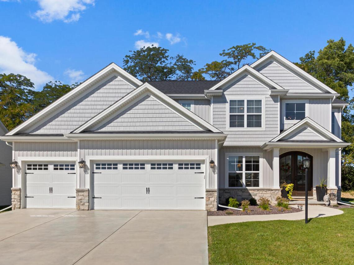 1207 Briarwood Ln., Mahomet, IL 61853