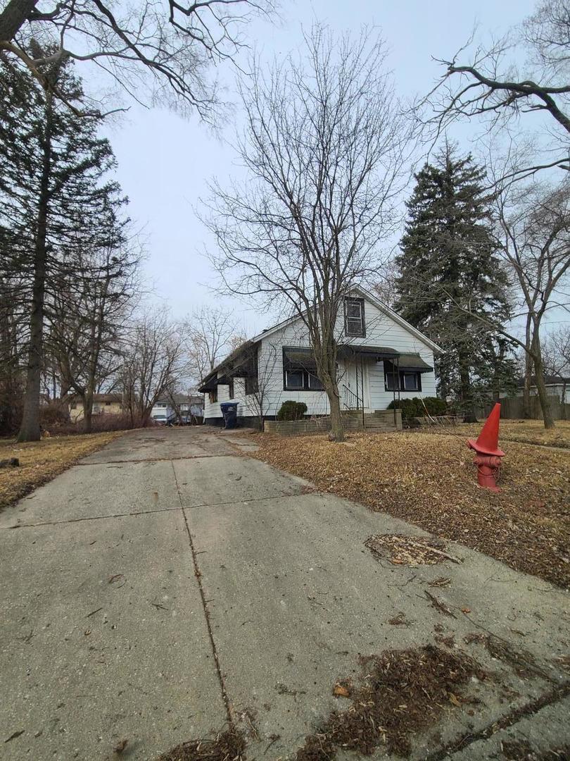 2122 Honore Ave., North Chicago, IL 60064