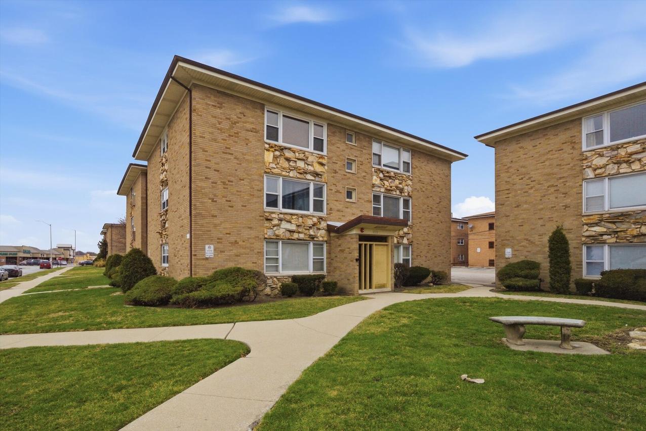 3172 W Meadow Lane Dr. #26, Merrionette Park, IL 60803