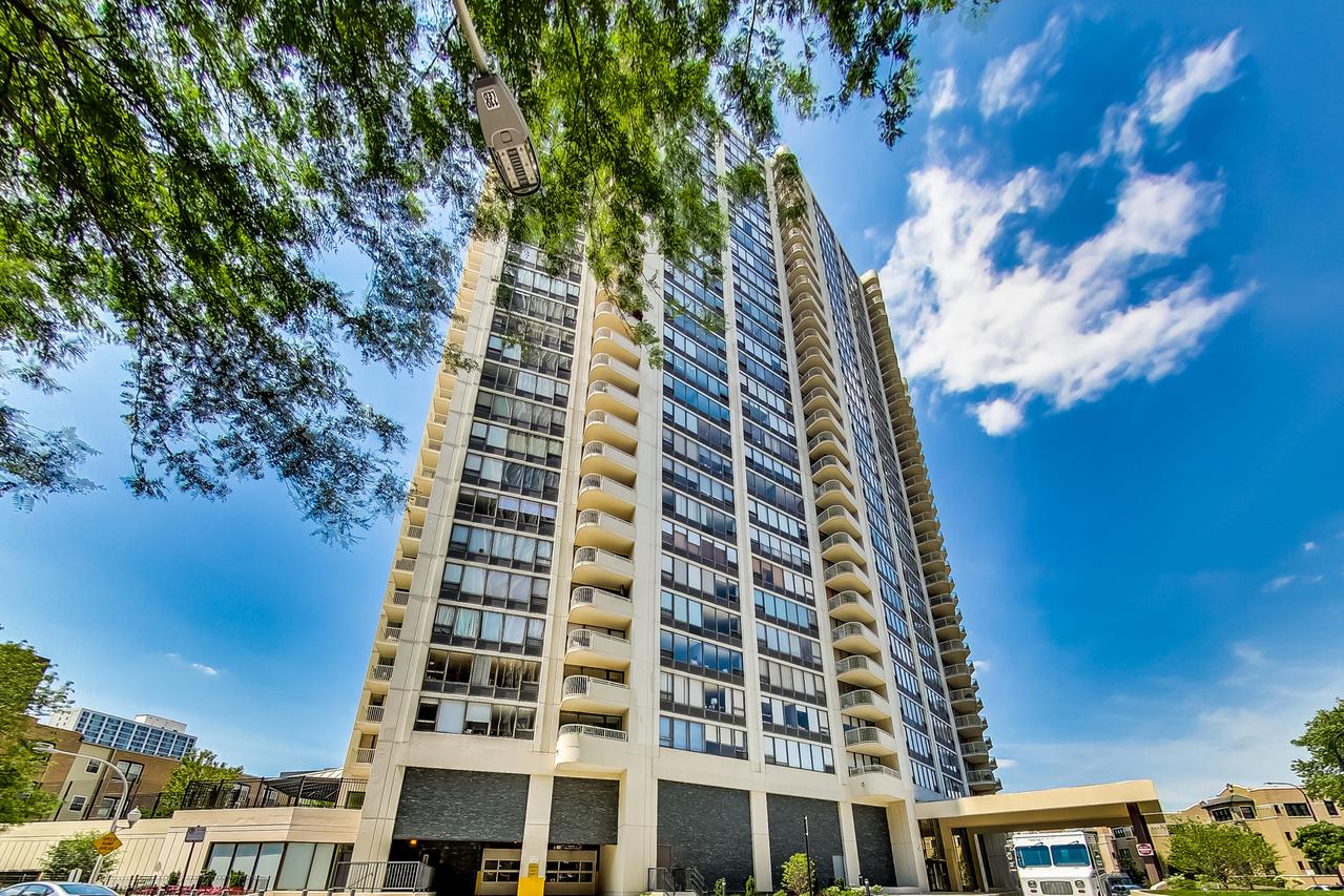3930 N Pine Grove Ave. #1714, Chicago, IL 60613