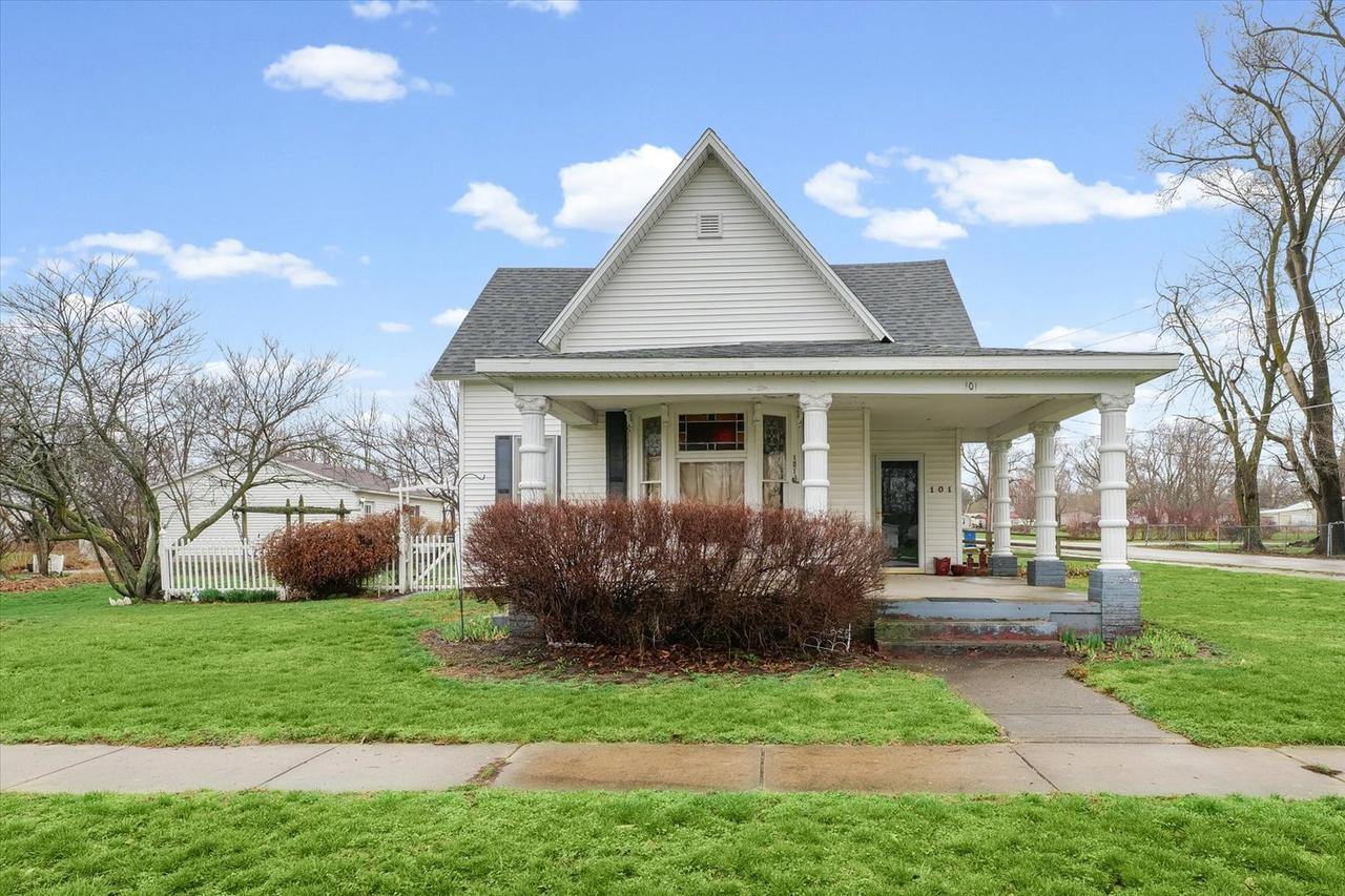 101 S Vermilion St., Indianola, IL 61850
