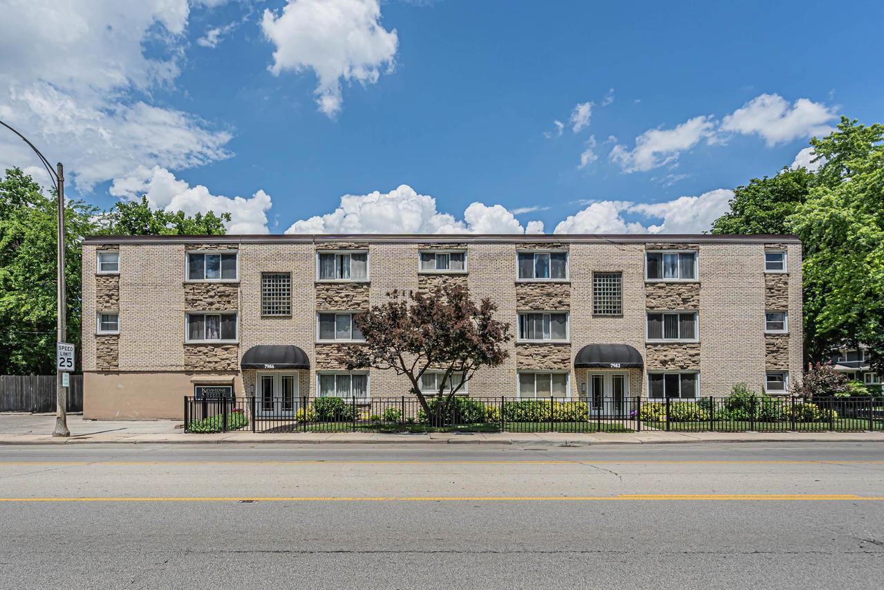 7952 Madison St. #2E, River Forest, IL 60305