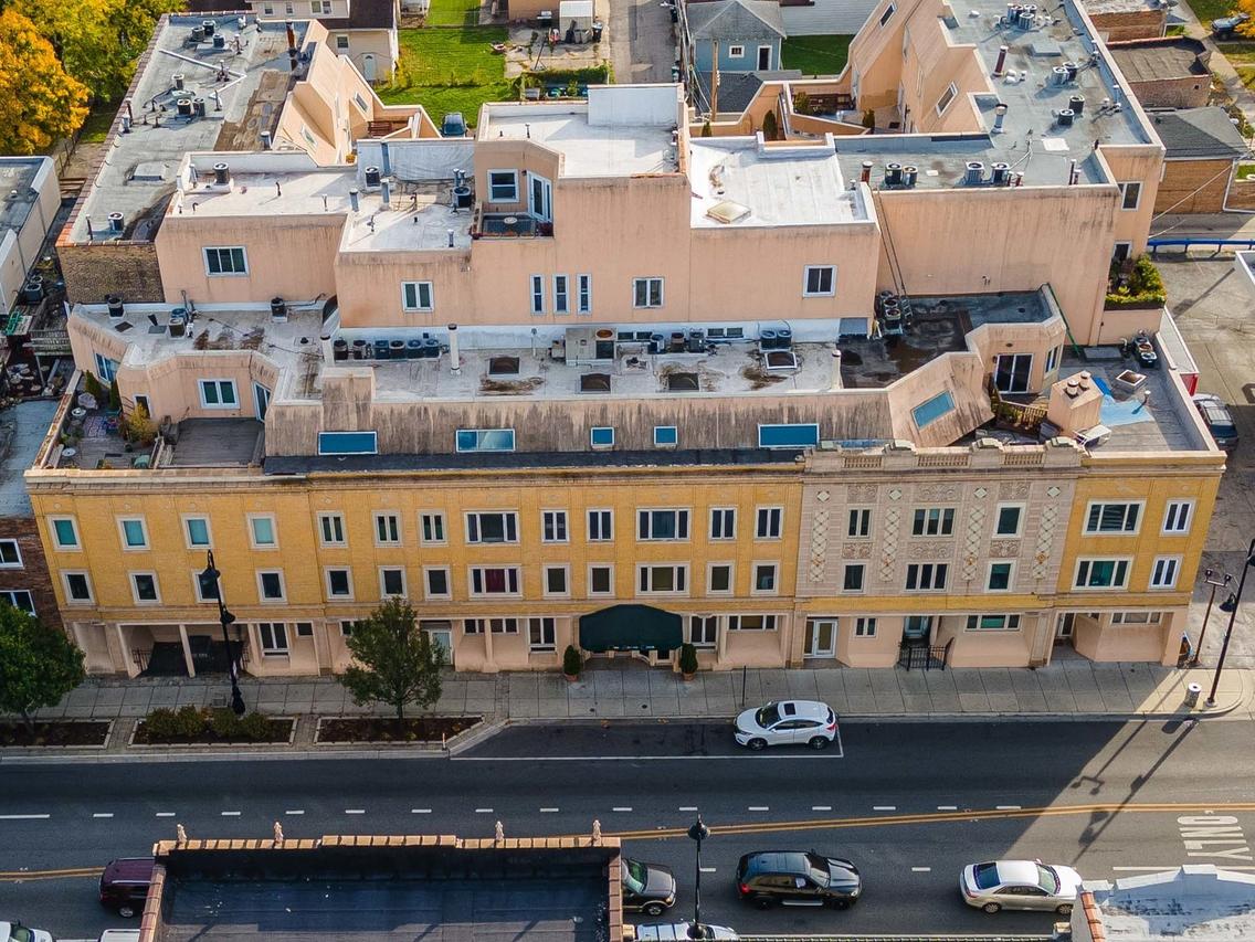 6337 Roosevelt Rd. #309, Berwyn, IL 60402