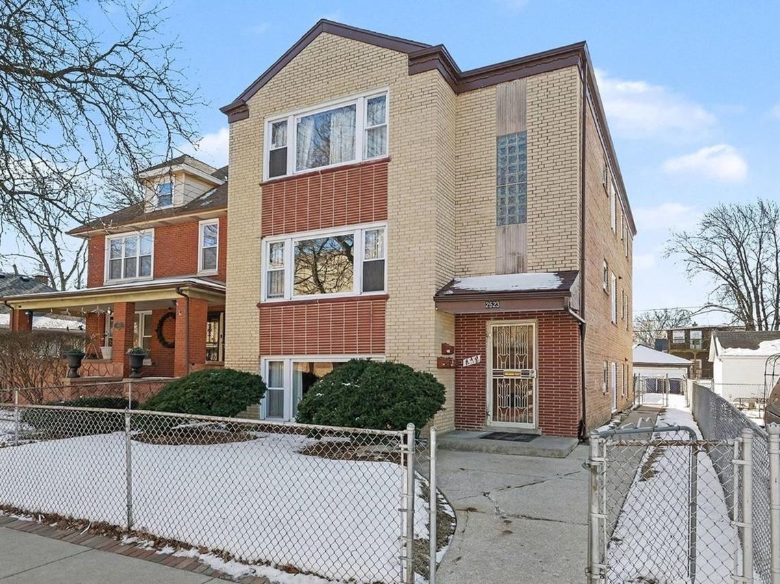 2523 Grunewald St., Blue Island, IL 60406