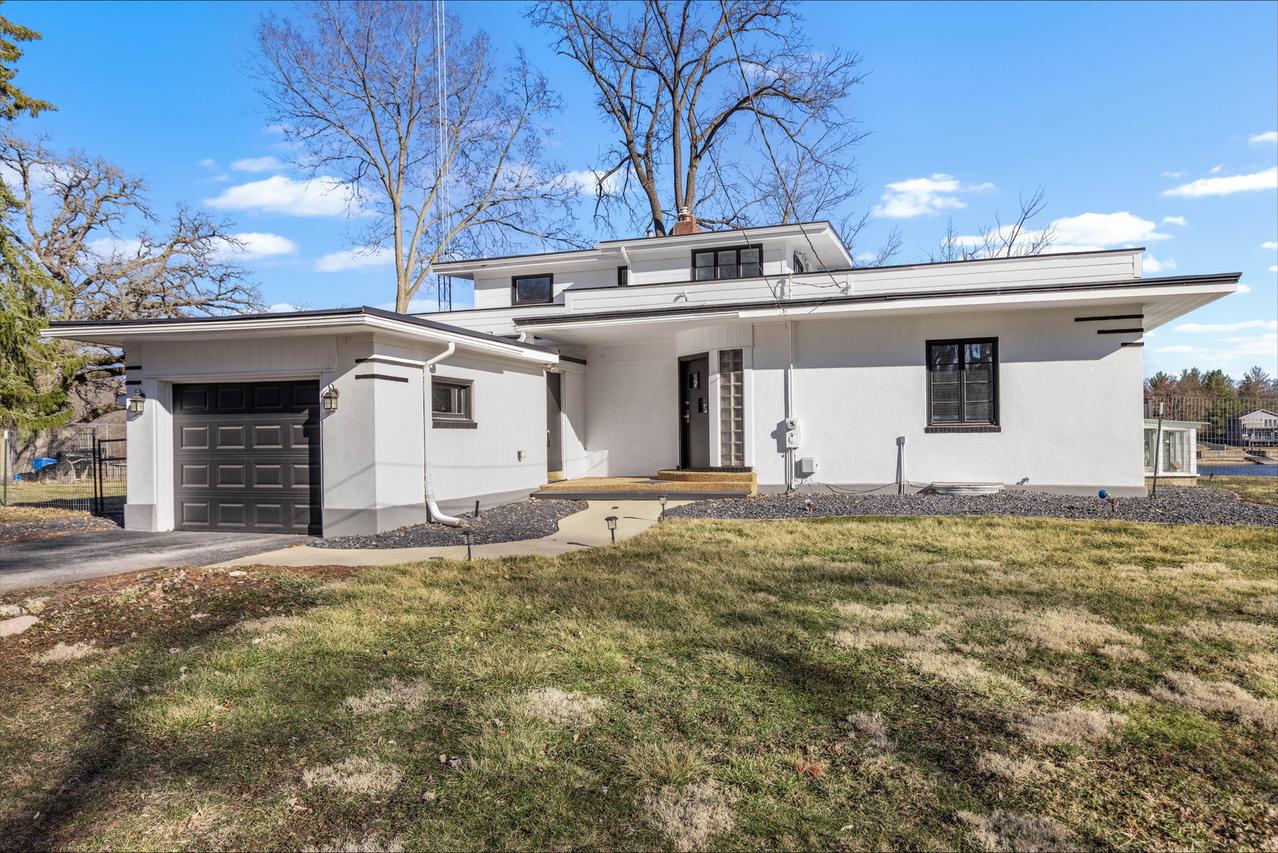 8239 Beach Dr., Rockford, IL 61103