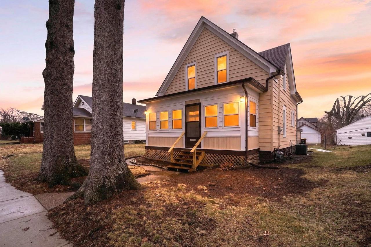 1011 15th St., Rockford, IL 61104