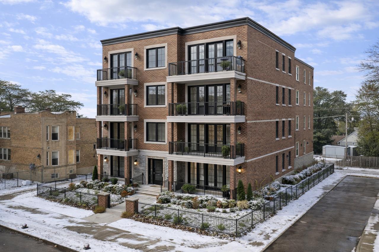 4300 W Gladys Ave., Chicago, IL 60624