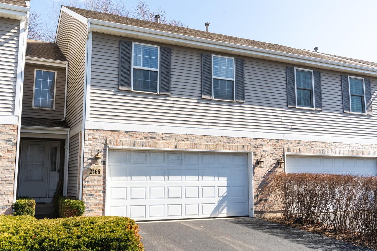2466 Amber Ln., Elgin, IL 60123