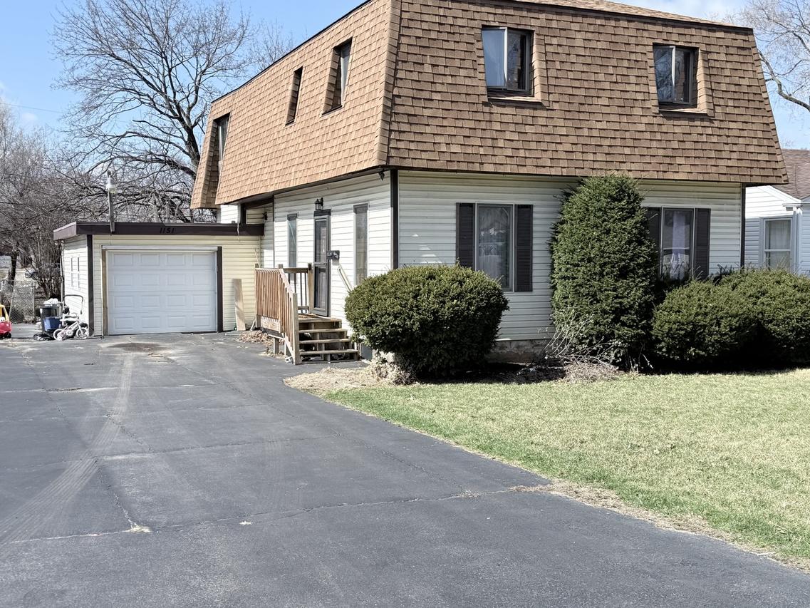 1151 Gates St., Aurora, IL 60505