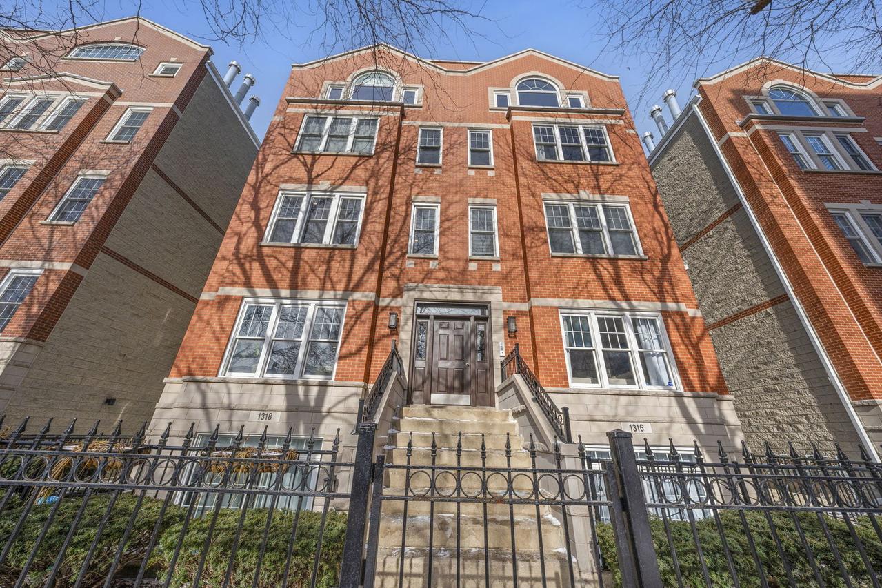 1318 W Fletcher St. #2W, Chicago, IL 60657