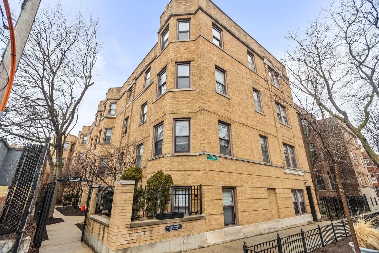 734 W Barry Ave. #3S, Chicago, IL 60657