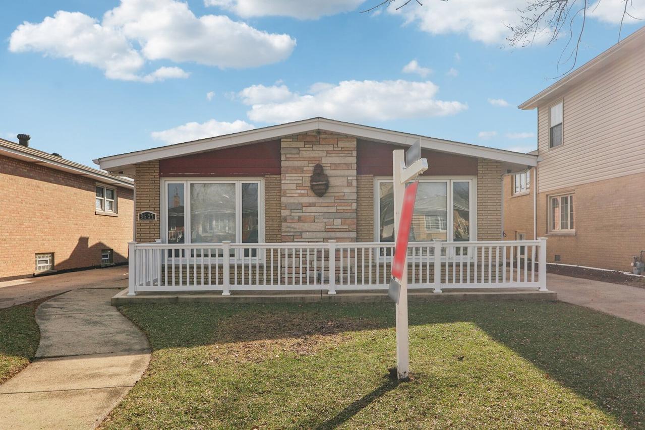 8537 S Karlov Ave., Chicago, IL 60652