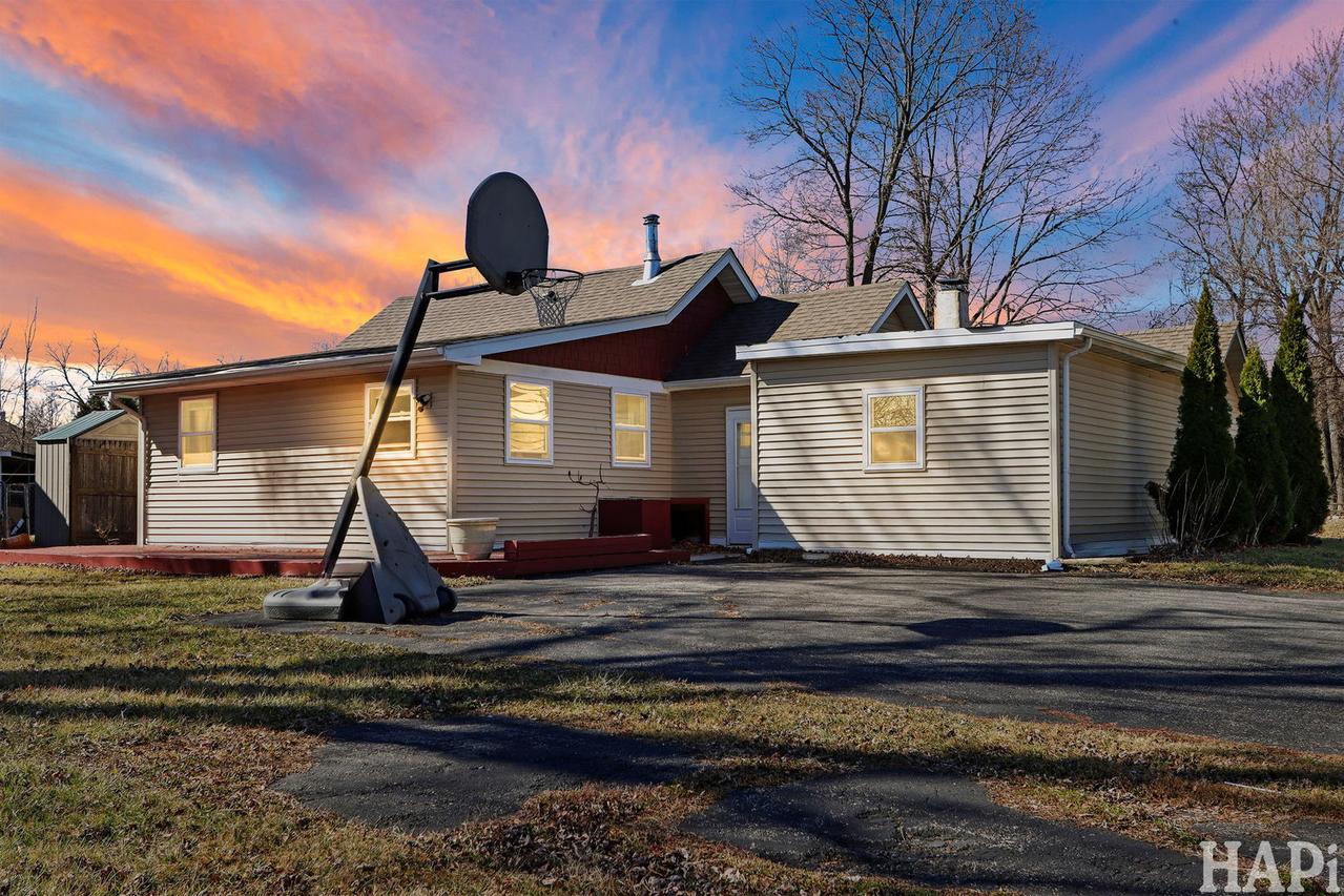 42522 N Lake Ave., Antioch, IL 60002