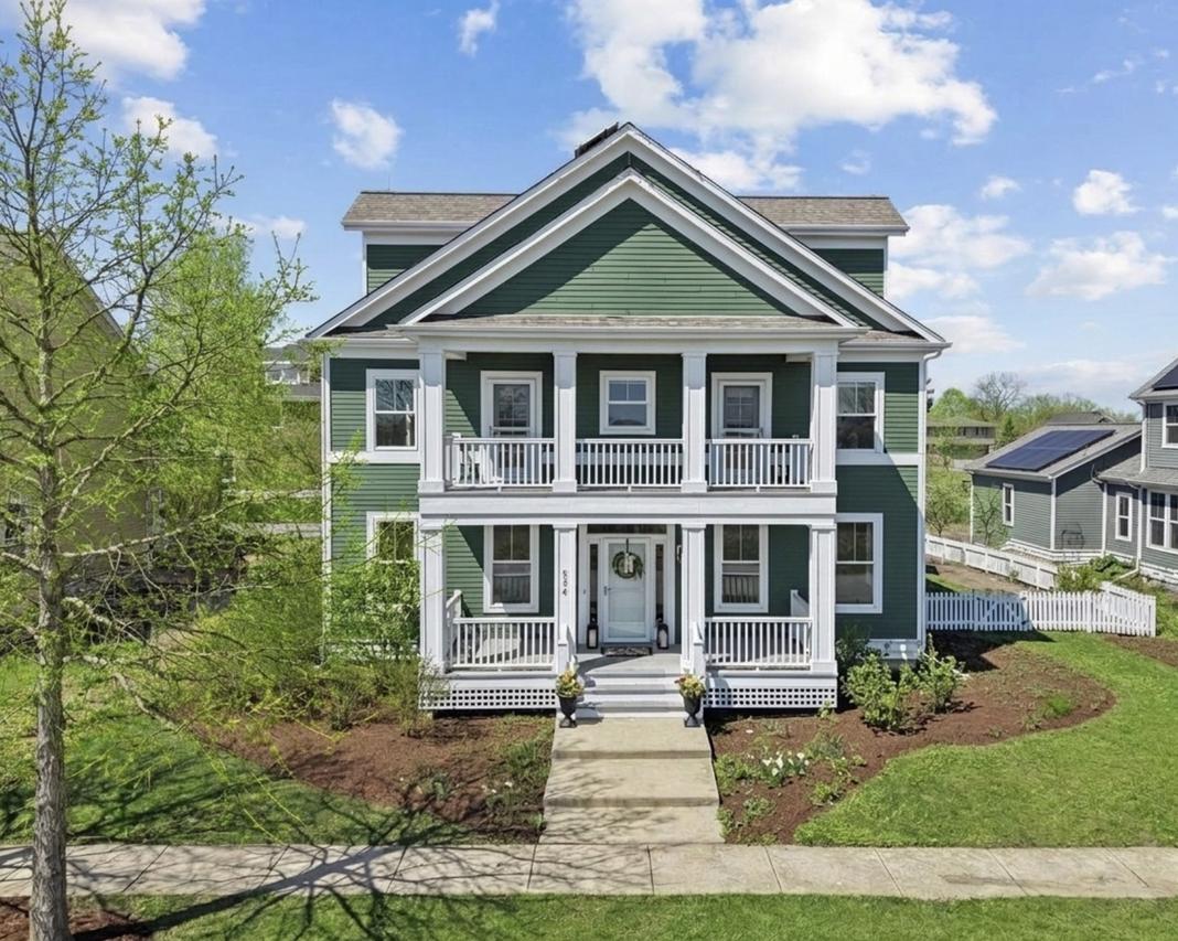 884 Blazing Star Rd., Grayslake, IL 60030